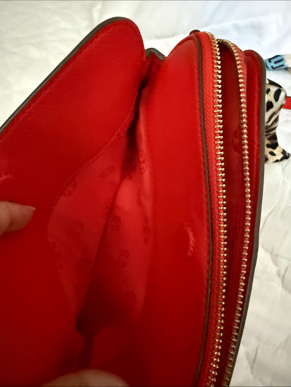 Tory Burch ivy Leather Crossbody with Gold Chain and Leopard Scarf - Picture 5 of 9